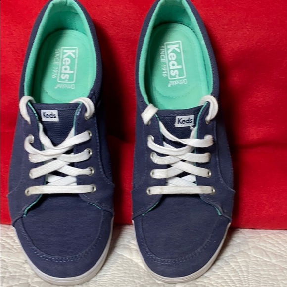Keds size 7.5 - Picture 1 of 9